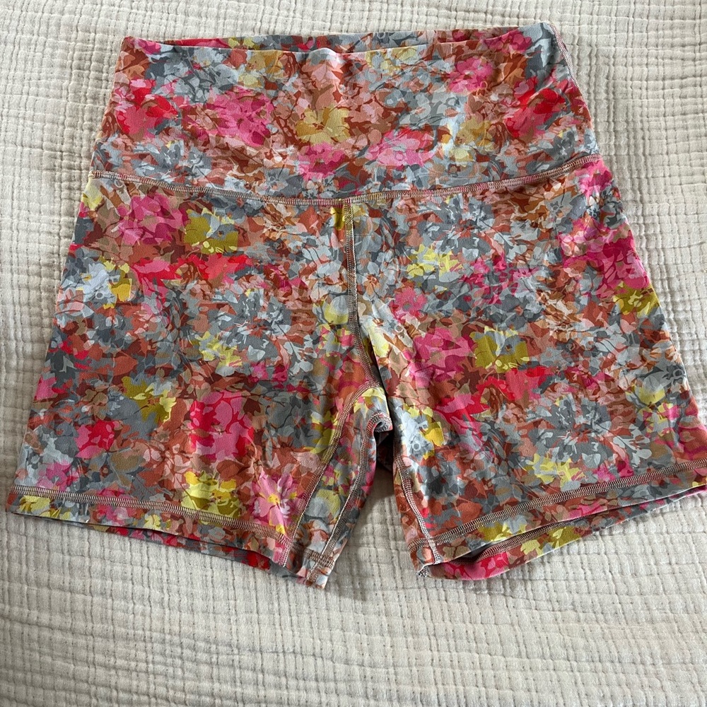 Lululemon shorts size 8 worn once